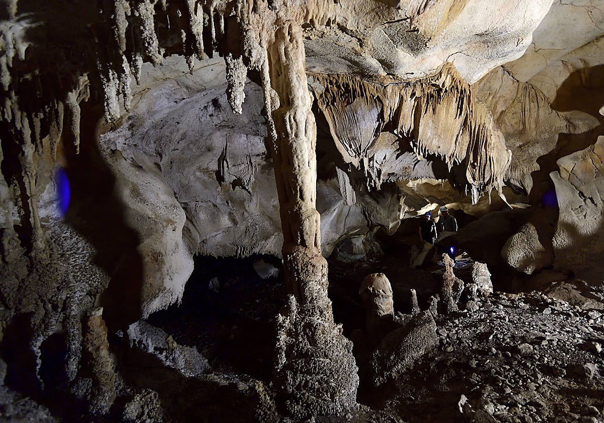 Viaje al origen de la Tierra en la Cueva del Puerto La Verdad